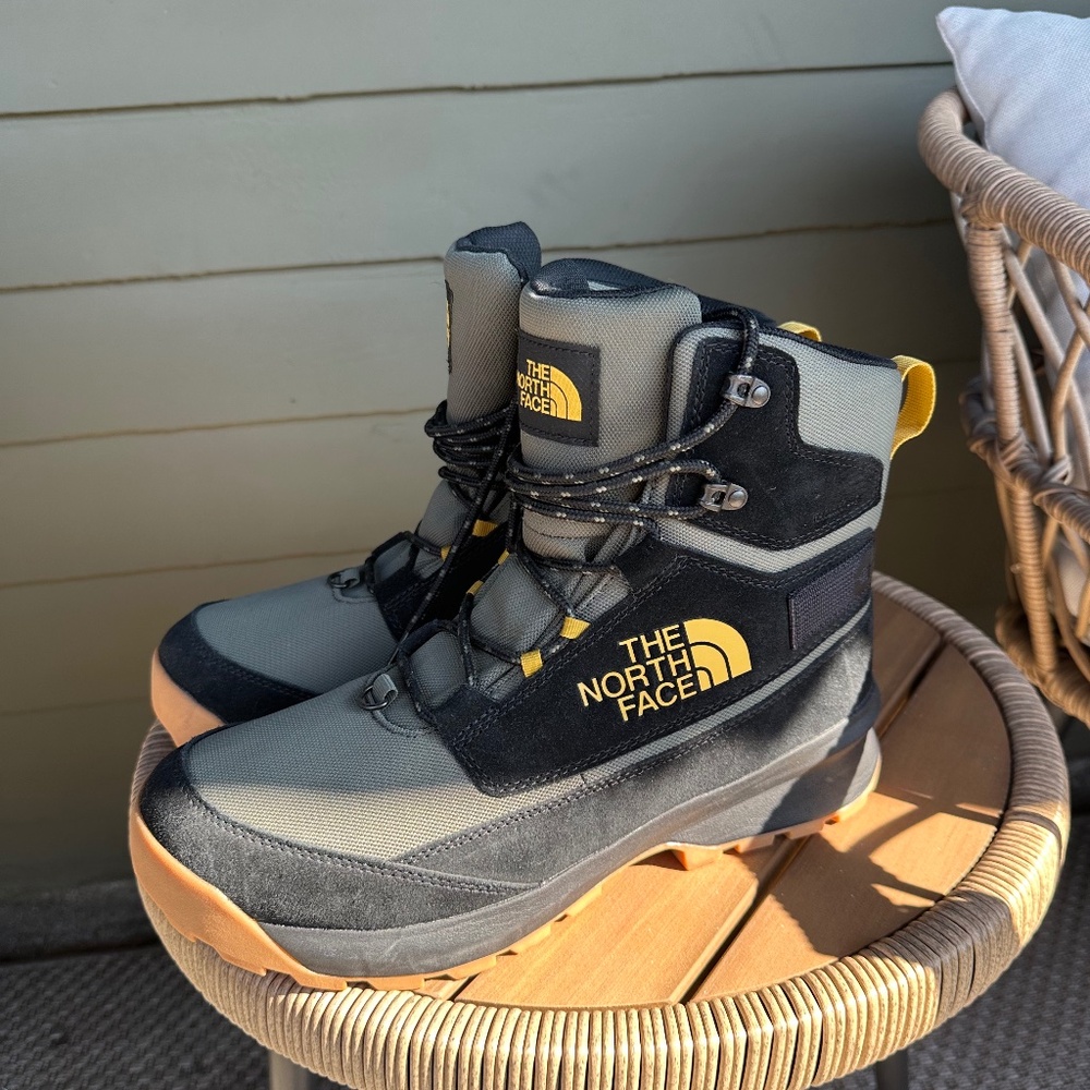 Brand New: North Face Chilkat V  11.5